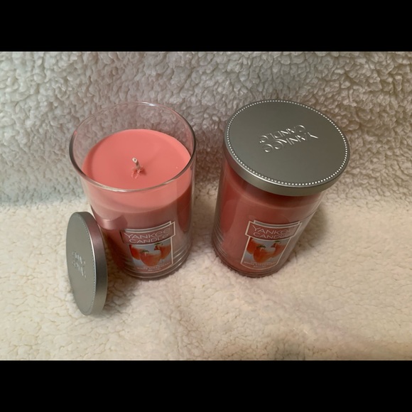 YANKEE CANDLE WHITE STRAWBERRY BELLINI SET OF 2 CANDLES. NWT! - Picture 2 of 3